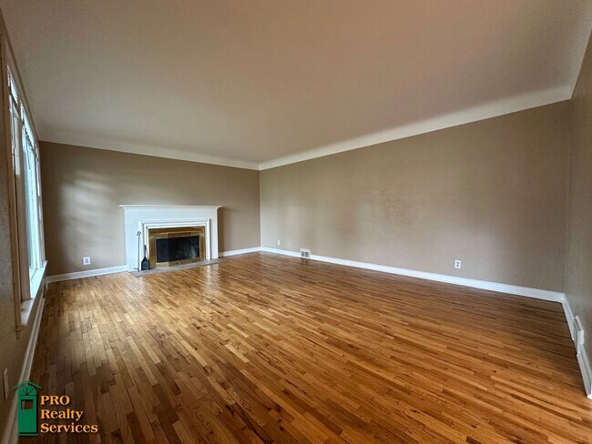 701 W Cottage Ave in St. Paul, MN - Building Photo - Building Photo