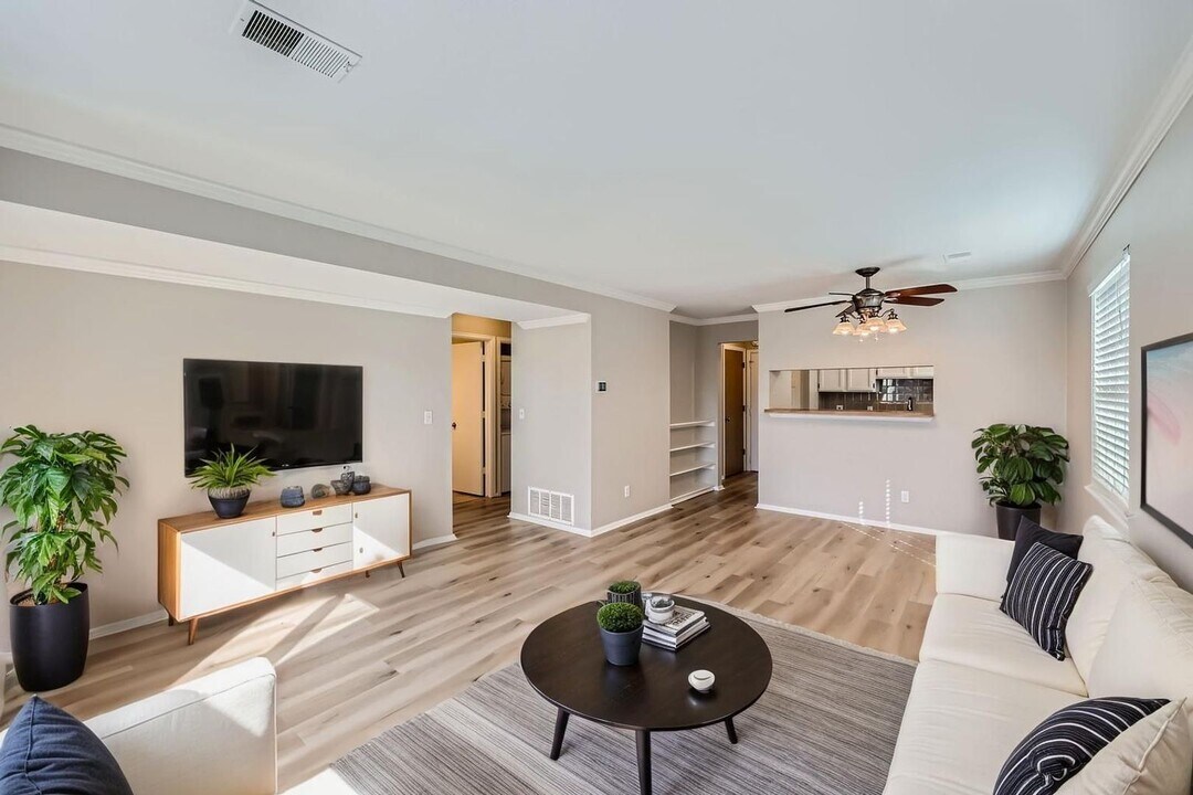 1227 S Gilbert St in Castle Rock, CO - Building Photo