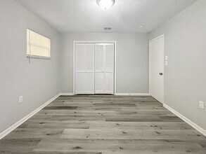 221 S Johns St in Mount Dora, FL - Building Photo - Building Photo