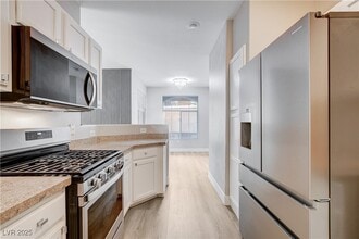 1713 Sky of Red Dr in Las Vegas, NV - Building Photo - Building Photo