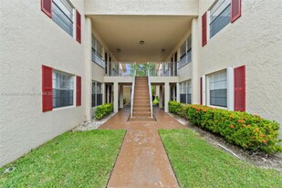 3586 N University Dr in Coral Springs, FL - Building Photo