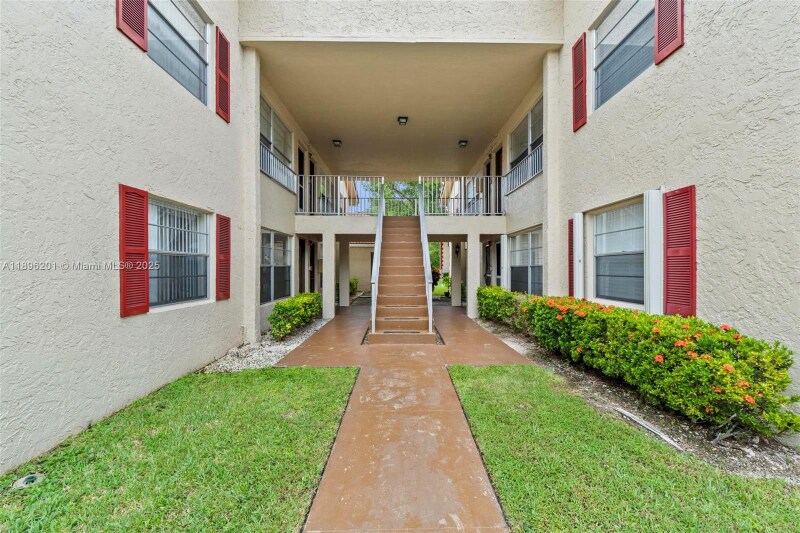 3586 N University Dr in Coral Springs, FL - Building Photo