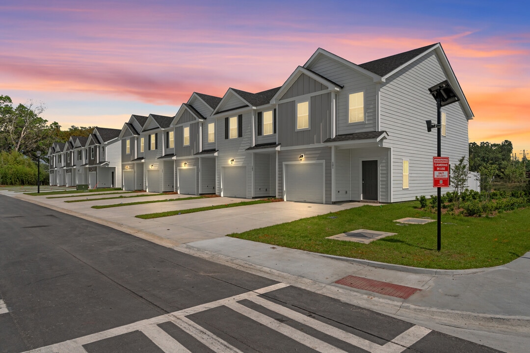 Oak Grove Townhomes in Savannah, GA - Foto de edificio
