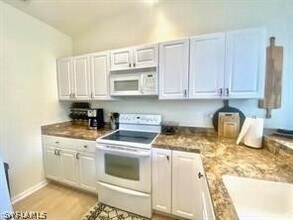 13247 Whitehaven Ln in Ft. Myers, FL - Building Photo - Building Photo