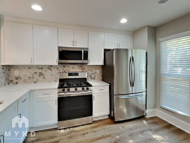 404 Wedgewood Way in Atlanta, GA - Building Photo - Building Photo