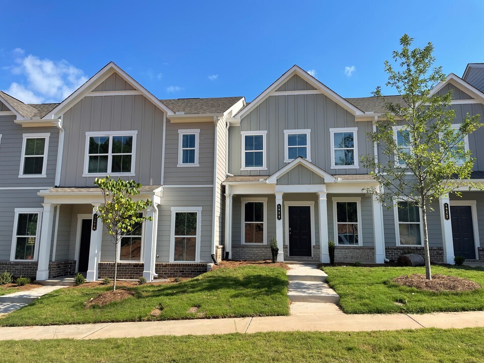 Residences on Hunter Trail in Acworth, GA - Foto de edificio