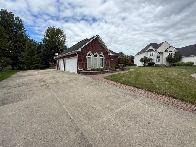 4891 Maceri Cir in Sterling Heights, MI - Building Photo - Building Photo