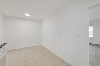 533 Redwood Rd in Bolingbrook, IL - Building Photo - Building Photo