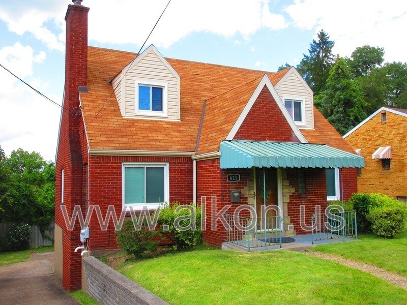 621 Brierly Ln in Munhall, PA - Building Photo