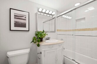244 Beacon St, Unit 1B in Boston, MA - Building Photo - Building Photo