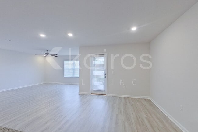 130 Metalmark Dr in Pensacola, FL - Foto de edificio - Building Photo