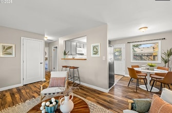 9313 North Hodge Avenue in Portland, OR - Foto de edificio - Building Photo