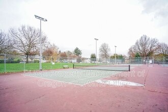 14132 NE Sandy Blvd in Portland, OR - Building Photo - Building Photo