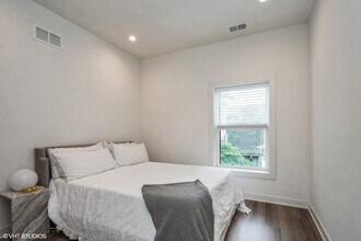 5526 N Magnolia Ave, Unit 33 in Chicago, IL - Foto de edificio - Building Photo