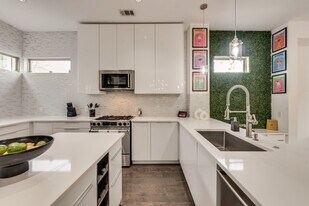 4434 Holland Ave in Dallas, TX - Building Photo