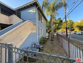 883 N Hoover St in Los Angeles, CA - Building Photo - Building Photo