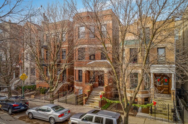 2326 N Southport Ave, Unit 3 in Chicago, IL - Building Photo - Building Photo