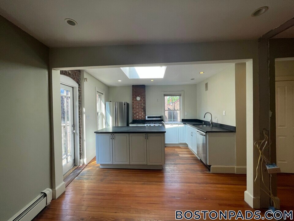 151 Highland St in Boston, MA - Building Photo