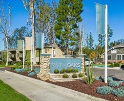 River Oaks in Riverside, CA - Building Photo