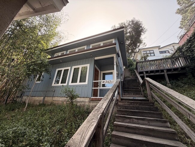 2530 Glen Green St, Unit 2528 1/2