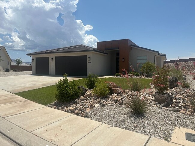 6118 S Salix Wy in Saint George, UT - Building Photo - Building Photo