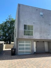 11514 Emelita St in North Hollywood, CA - Foto de edificio - Building Photo