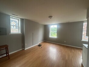 510 W Queen Ln in Philadelphia, PA - Building Photo - Building Photo