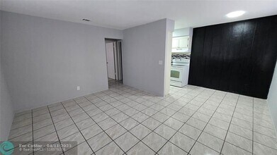 2501 Pierce St-Unit -8 in Hollywood, FL - Building Photo - Building Photo