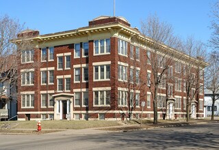 1823 Laurel Ave in St. Paul, MN - Foto de edificio - Building Photo