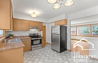 9575 Maple Dr in Rosemont, IL - Building Photo - Building Photo