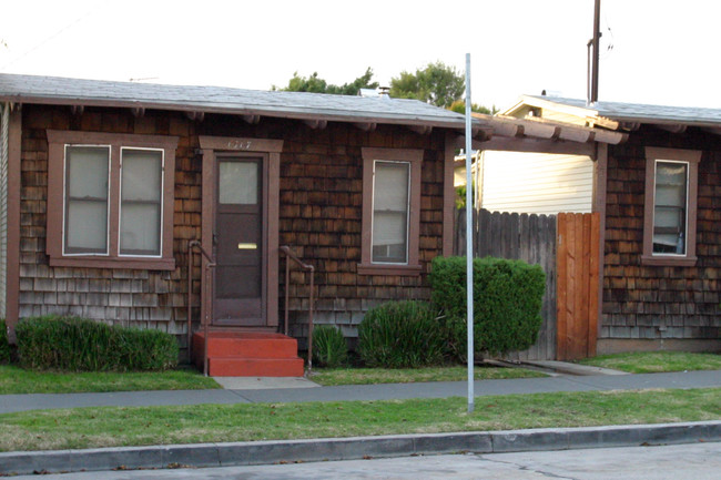 1317-1319 Termino Ave in Long Beach, CA - Foto de edificio - Building Photo