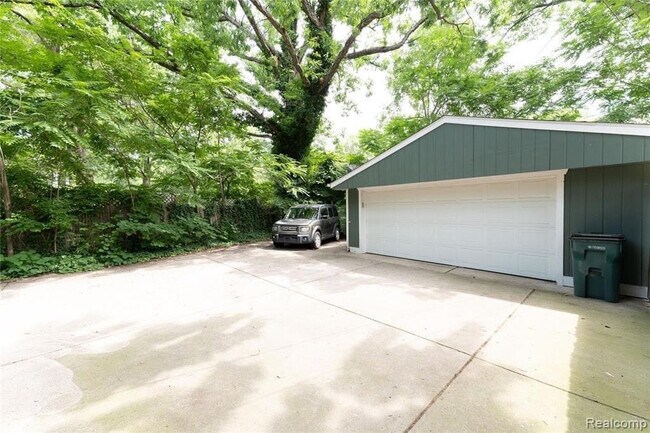 914 N Maple Ave in Royal Oak, MI - Building Photo - Building Photo
