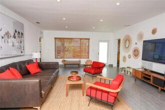 641 86th St in Miami Beach, FL - Foto de edificio - Building Photo