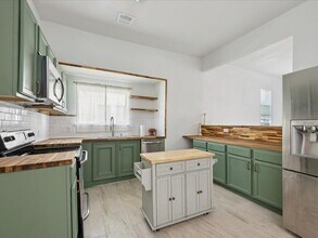 2290 Orange Ave in Beaumont, TX - Building Photo - Building Photo