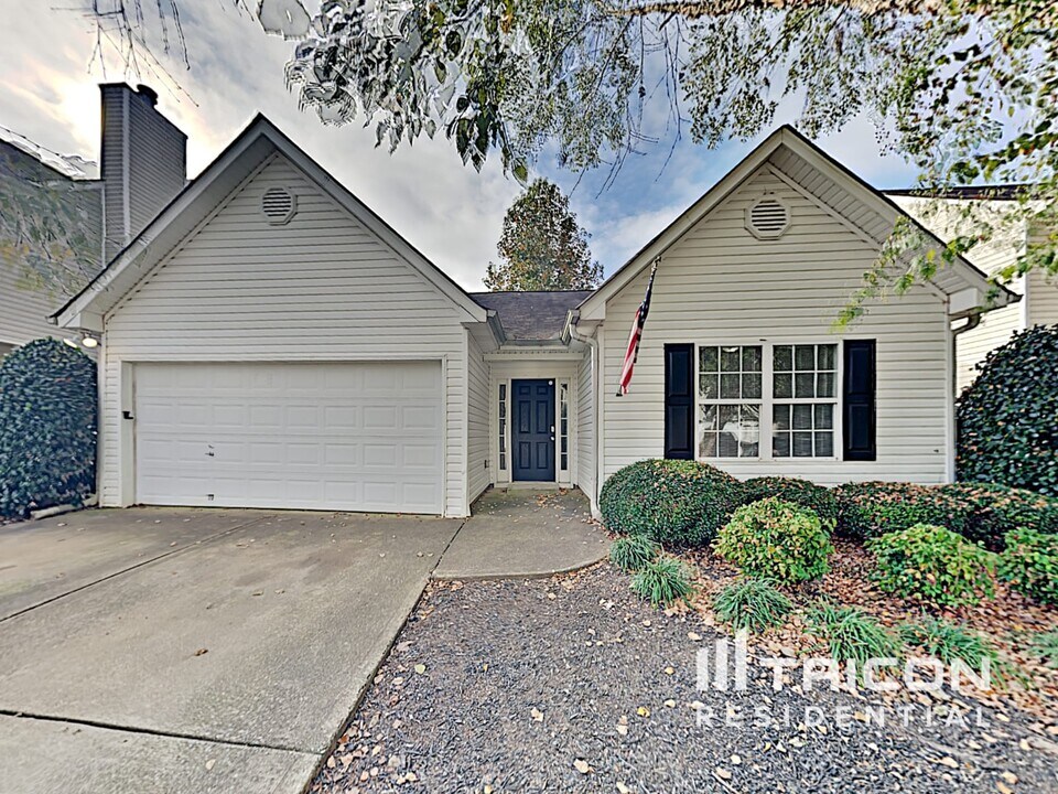 172 Greystone Cir in Hiram, GA - Building Photo