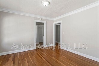 5305 Charlotte St in Kansas City, MO - Foto de edificio - Building Photo