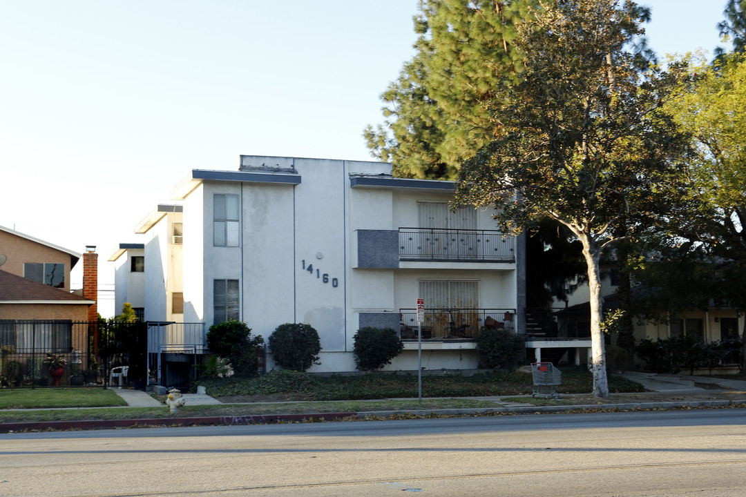 14160 Roscoe Blvd in Van Nuys, CA - Building Photo