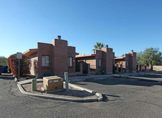 Sycamore Square in Tucson, AZ - Building Photo - Building Photo