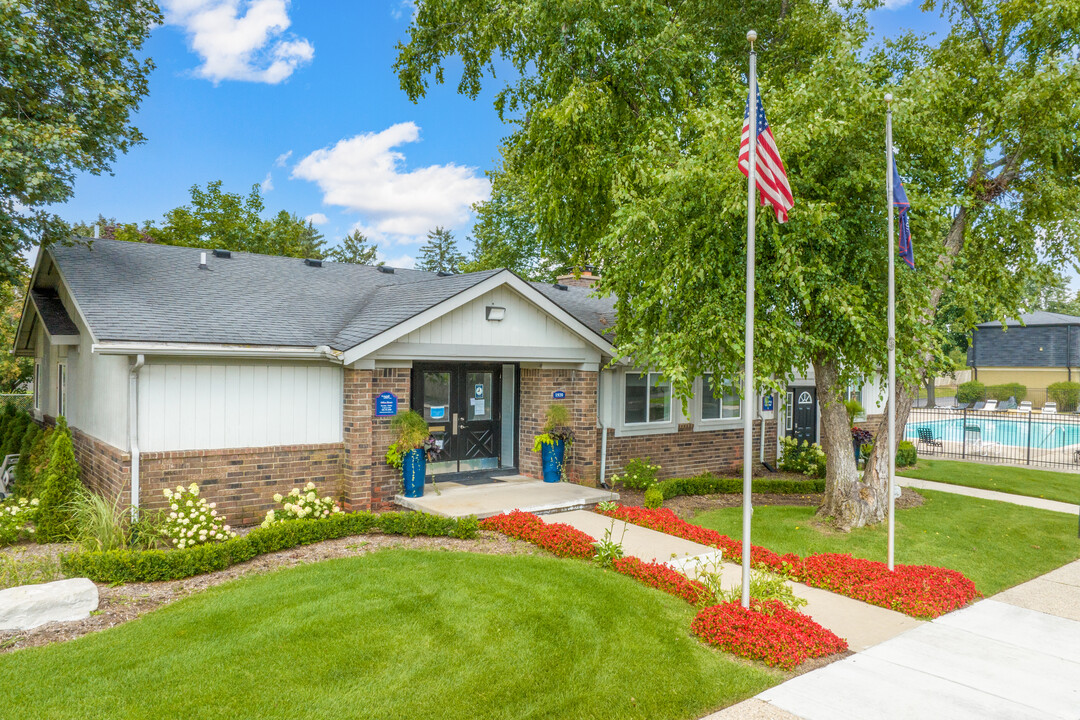 Foxcroft Townhomes in Shelby Township, MI - Foto de edificio