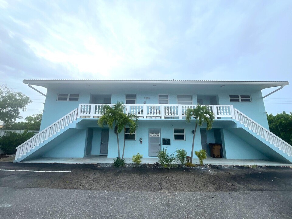 1001 SE 3rd St in Deerfield Beach, FL - Building Photo