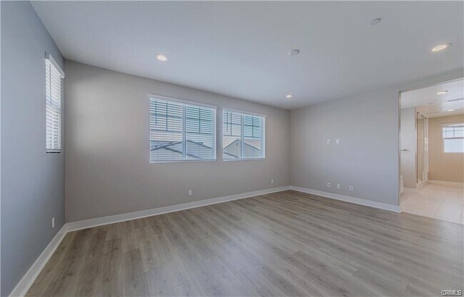 27626 Upton Terrace in Los Angeles, CA - Building Photo - Building Photo