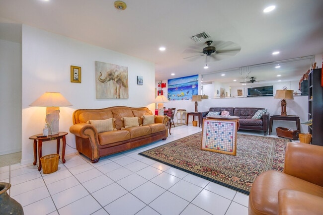 280 NW 207th St in Miami, FL - Building Photo - Building Photo