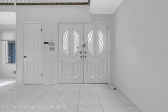 7 Decamp Ct in West Long Branch, NJ - Building Photo - Building Photo