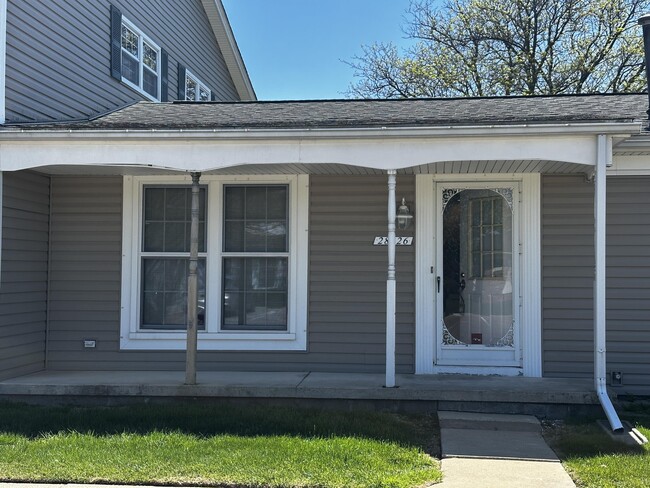 28426 Longmeadow Ln in Brownstown Township, MI - Foto de edificio - Building Photo
