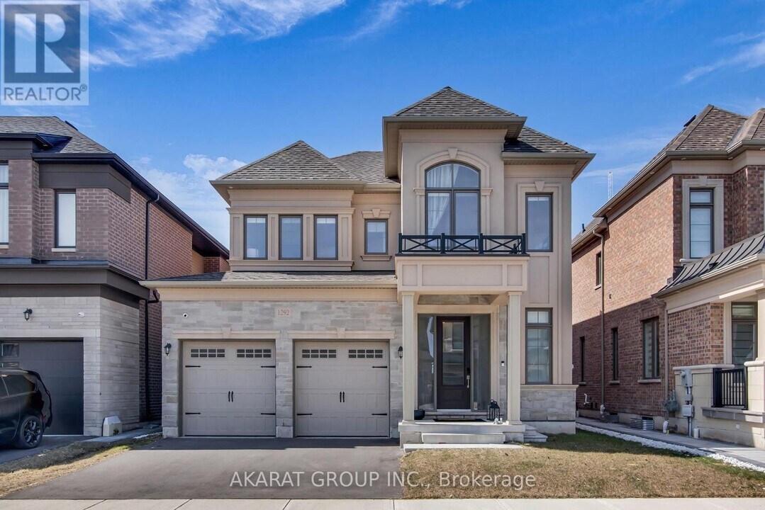 1292 Minnow St in Oakville, ON - Building Photo