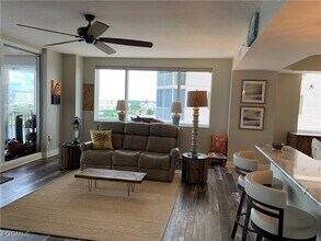 2104 W First St in Ft. Myers, FL - Building Photo - Building Photo