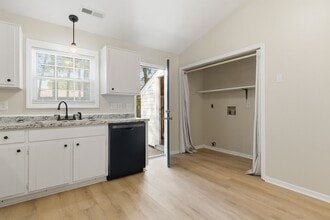 112 Corey Cir in Jacksonville, NC - Building Photo - Building Photo