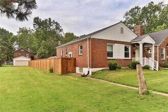 6704 Etzel Ave in University City, MO - Building Photo - Building Photo