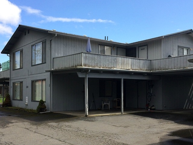 132 SE Gregory Dr in Winston, OR - Foto de edificio - Building Photo