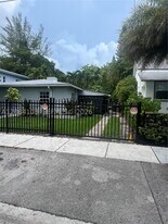 445 NE 69th St in Miami, FL - Building Photo